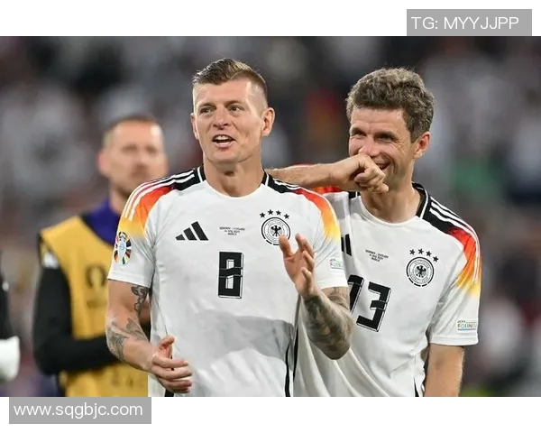 克罗斯：从足球场上的战术大师到生活中的低调绅士